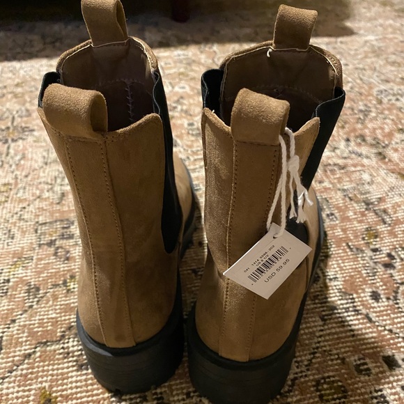 NWT American Eagle Chelsea Boots - Picture 4 of 4